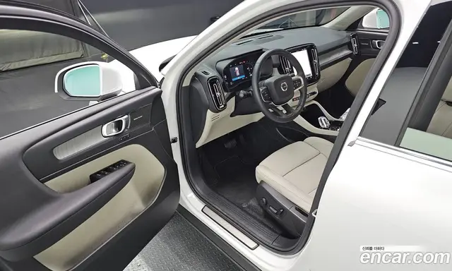 Volvo XC40 2025 2.0 автомат (гидро), миниатюра 10