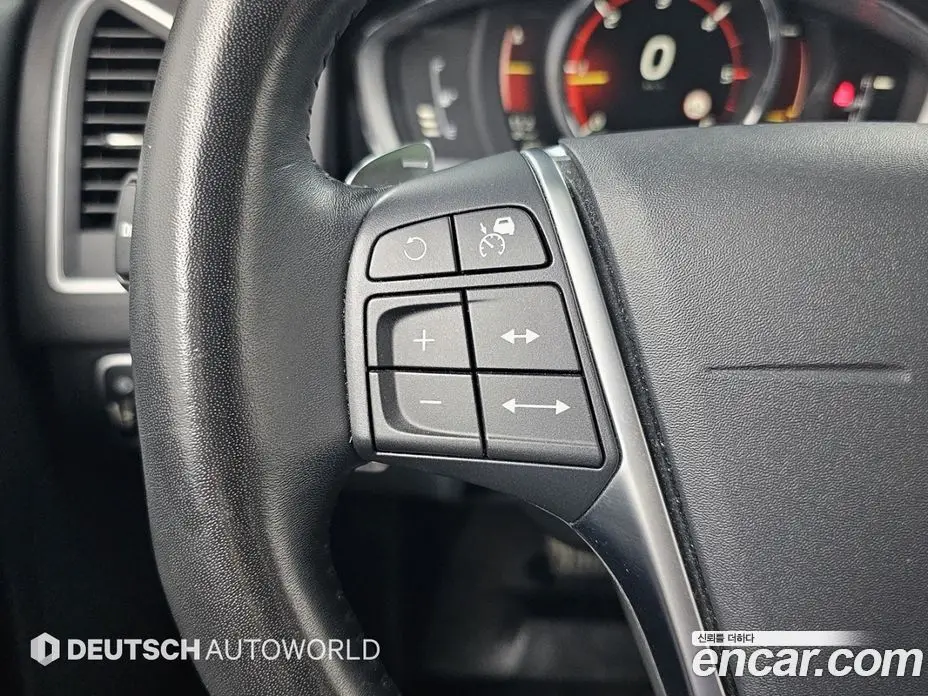 Volvo XC60 2017 2.0 автомат (гидро), фото 16