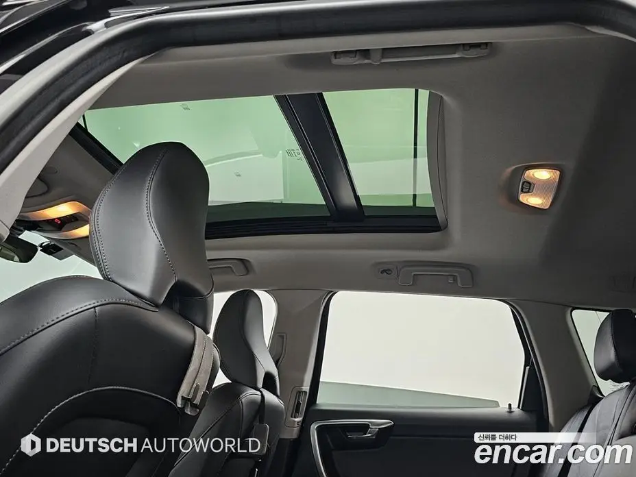 Volvo XC60 2017 2.0 автомат (гидро), фото 18