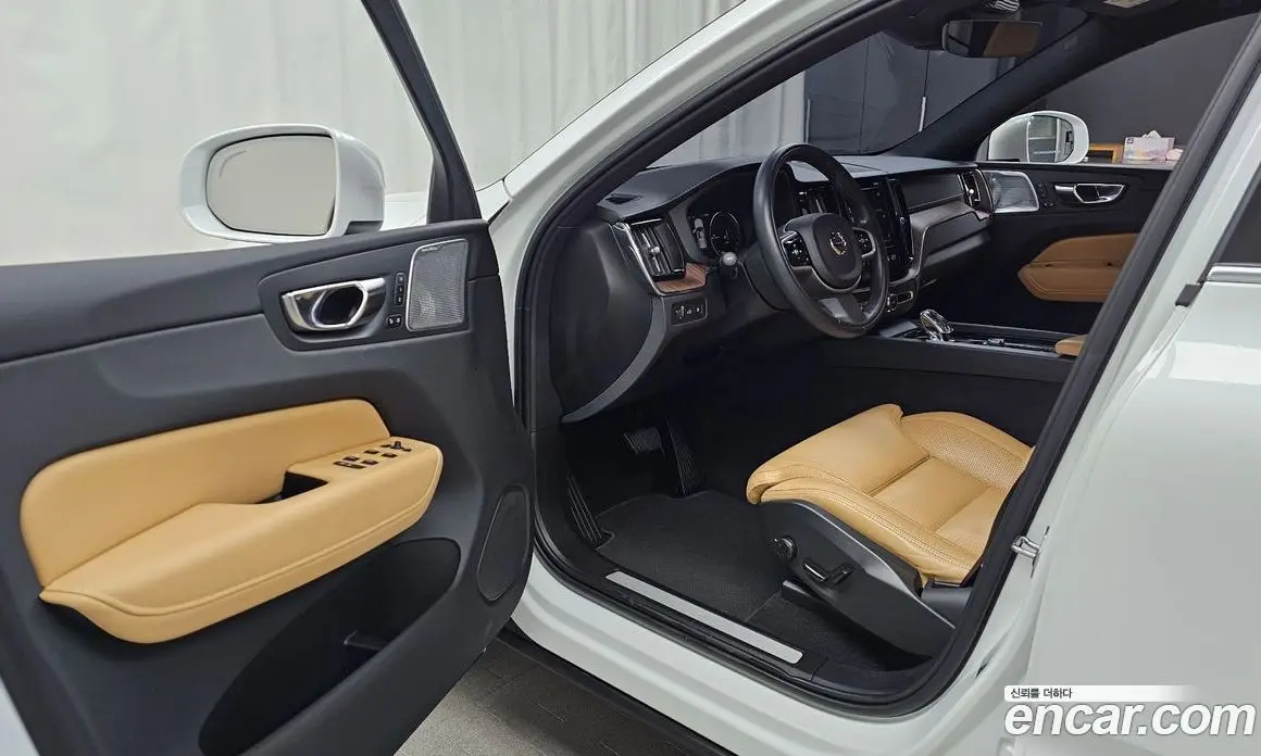 Volvo XC60 2021 2.0 автомат (гидро), фото 13
