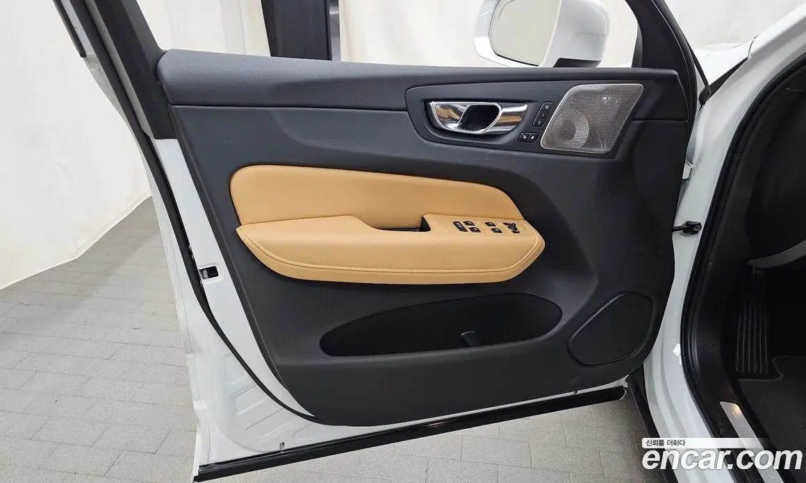 Volvo XC60 2021 2.0 автомат (гидро), фото 14