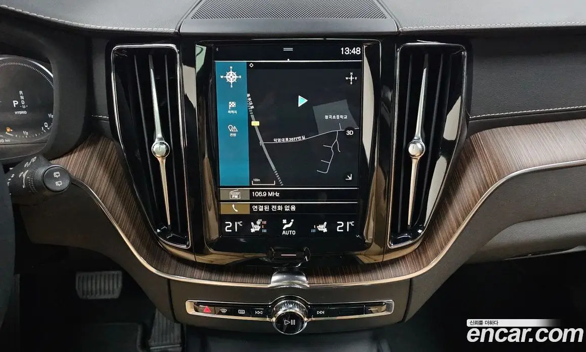 Volvo XC60 2021 2.0 автомат (гидро), фото 18