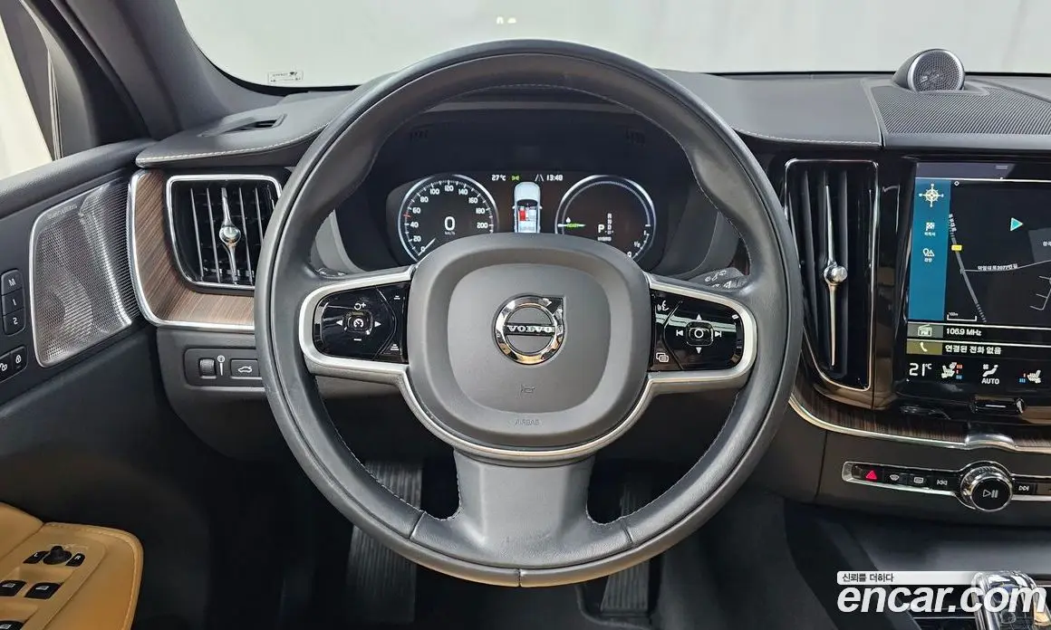 Volvo XC60 2021 2.0 автомат (гидро), фото 19