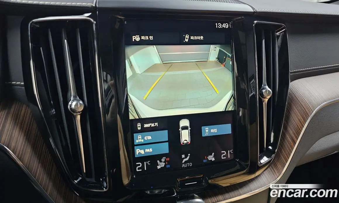 Volvo XC60 2021 2.0 автомат (гидро), фото 21