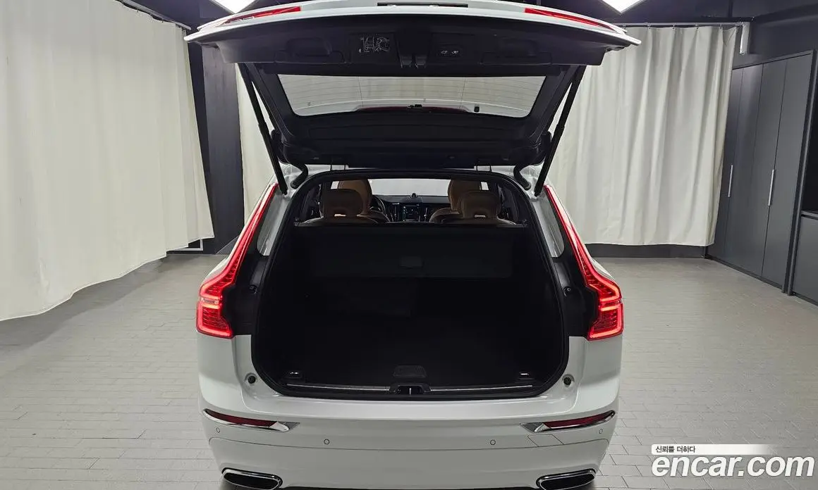 Volvo XC60 2021 2.0 автомат (гидро), фото 23