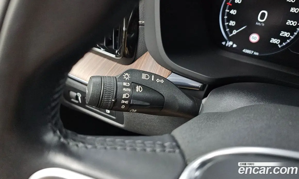 Volvo XC60 2021 2.0 автомат (гидро), фото 29