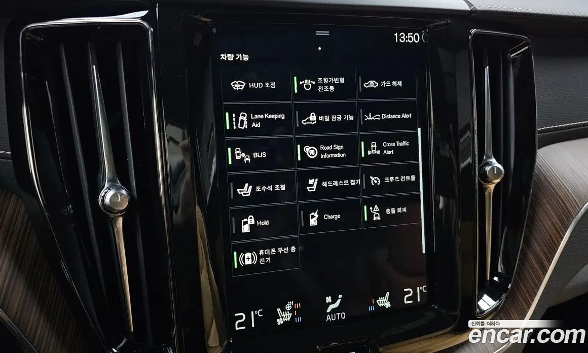 Volvo XC60 2021 2.0 автомат (гидро), фото 33
