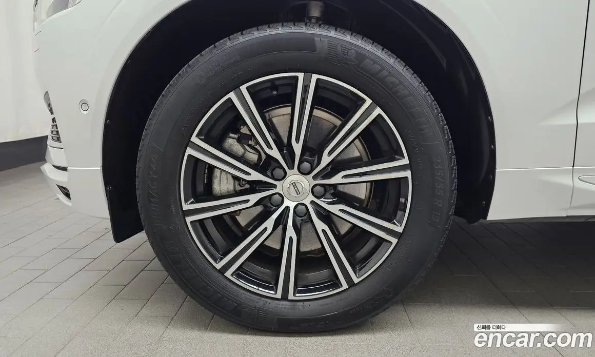 Volvo XC60 2021 2.0 автомат (гидро), фото 5