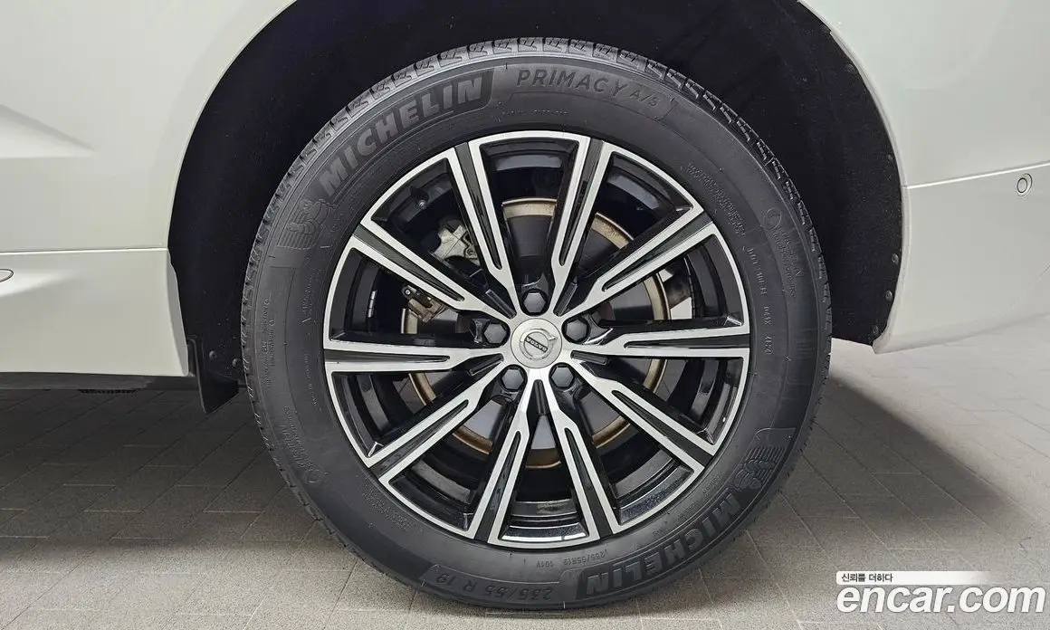 Volvo XC60 2021 2.0 автомат (гидро), фото 7