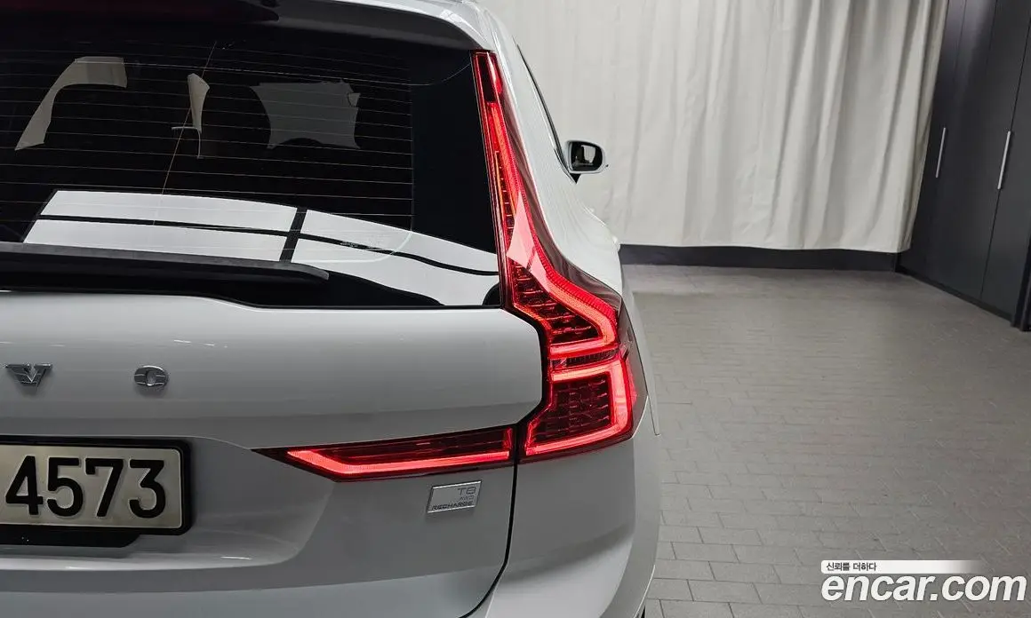 Volvo XC60 2021 2.0 автомат (гидро), фото 9