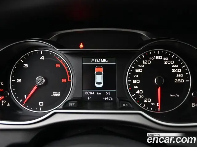 Audi A4 2013 2.0 автомат (гидро), миниатюра 8