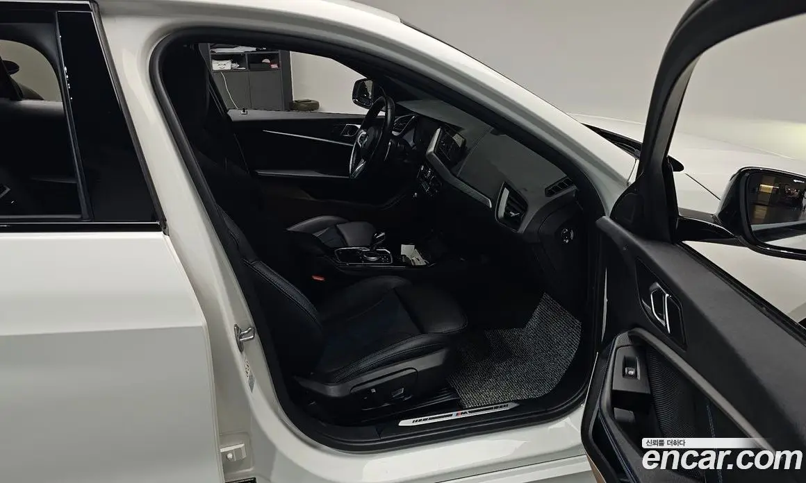 BMW 1 серия 2023 2.0 автомат (гидро), фото 16