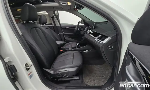 BMW X1 2021 2.0 автомат (гидро), миниатюра 11
