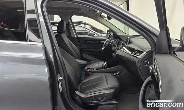 BMW X1 2022 2.0 автомат (гидро), миниатюра 11