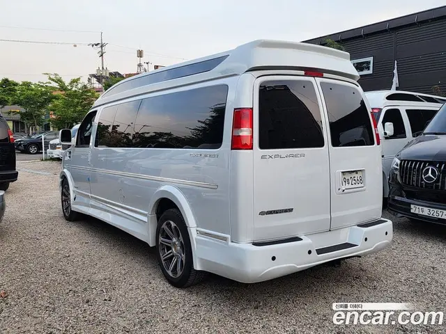 Chevrolet Express Van 2018 6.0 автомат (гидро), миниатюра 2