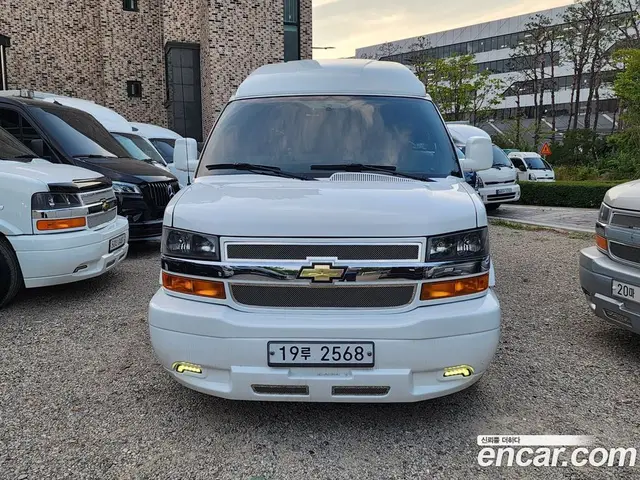 Chevrolet Express Van 2018 6.0 автомат (гидро), миниатюра 3