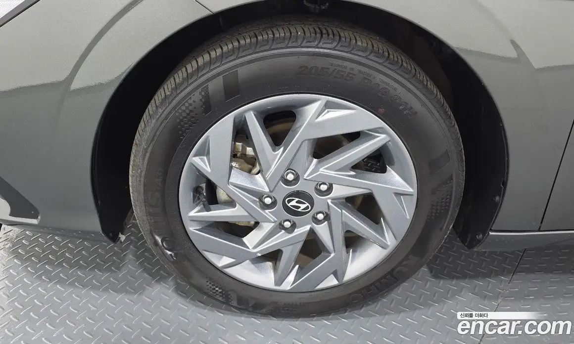 Hyundai Avante 2023 1.6 автомат (гидро), фото 5