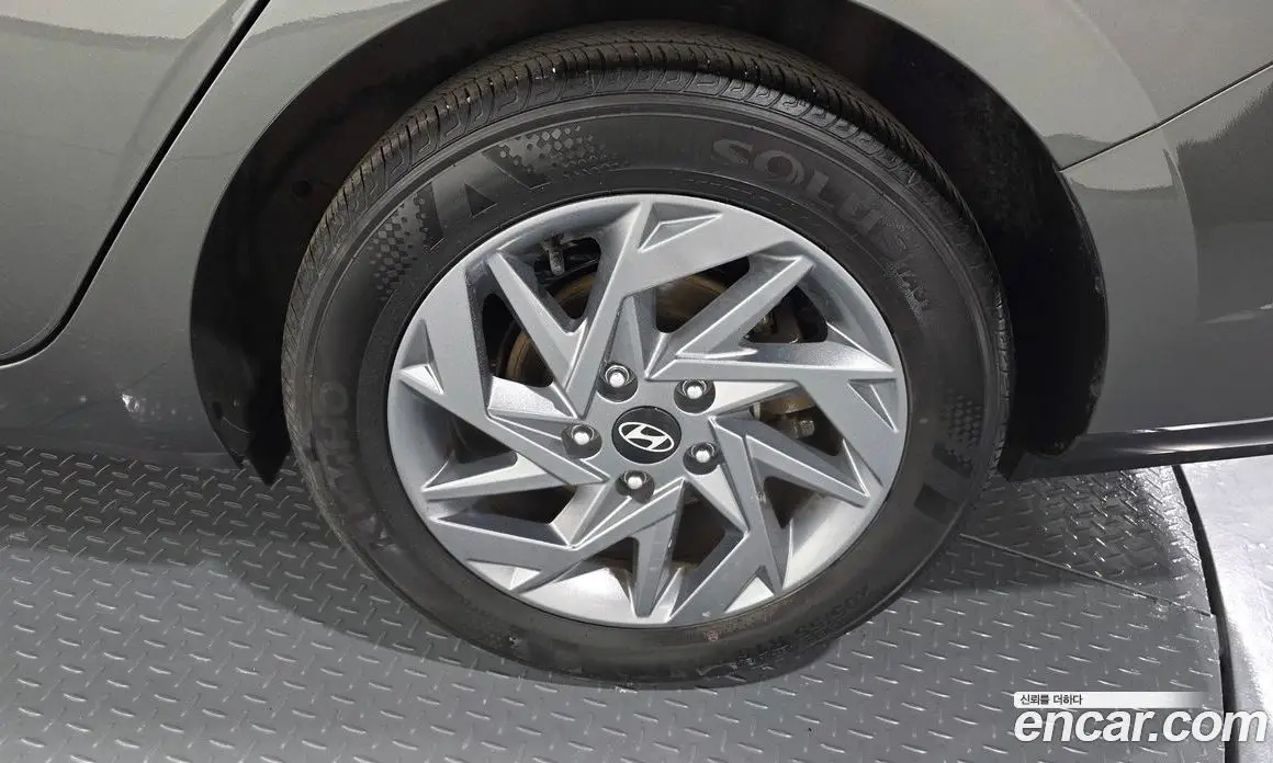 Hyundai Avante 2023 1.6 автомат (гидро), фото 7
