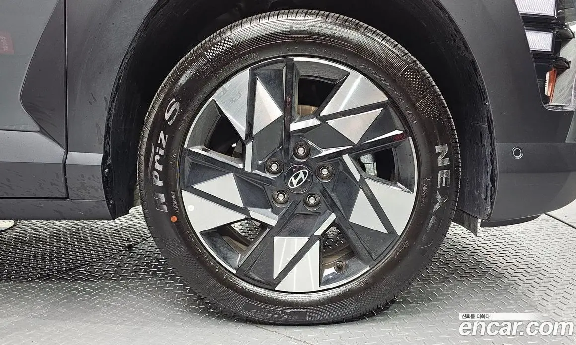 Hyundai Kona 2025 1.6 автомат (гидро), фото 4