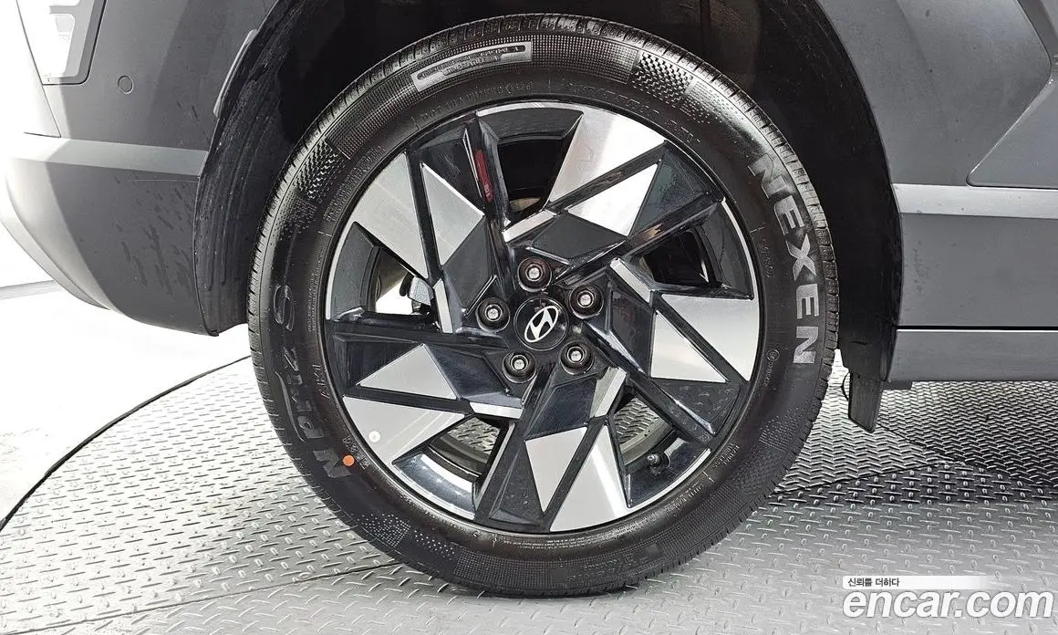 Hyundai Kona 2025 1.6 автомат (гидро), фото 6