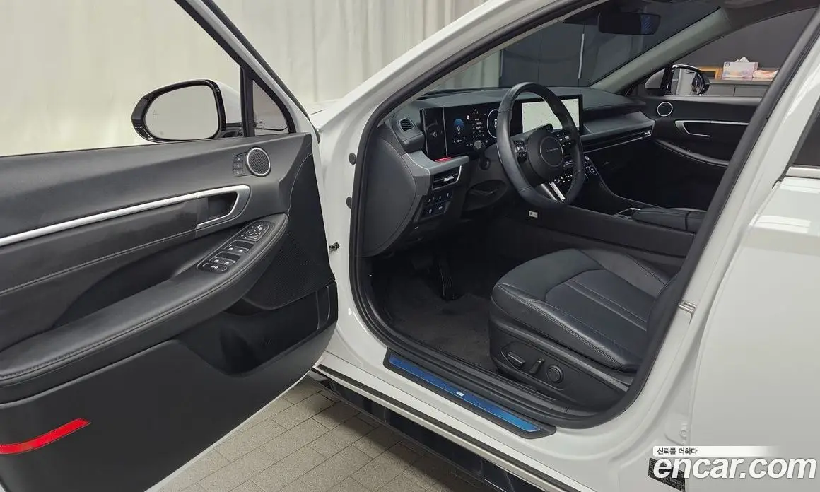 Hyundai Sonata 2023 1.6 автомат (гидро), фото 13