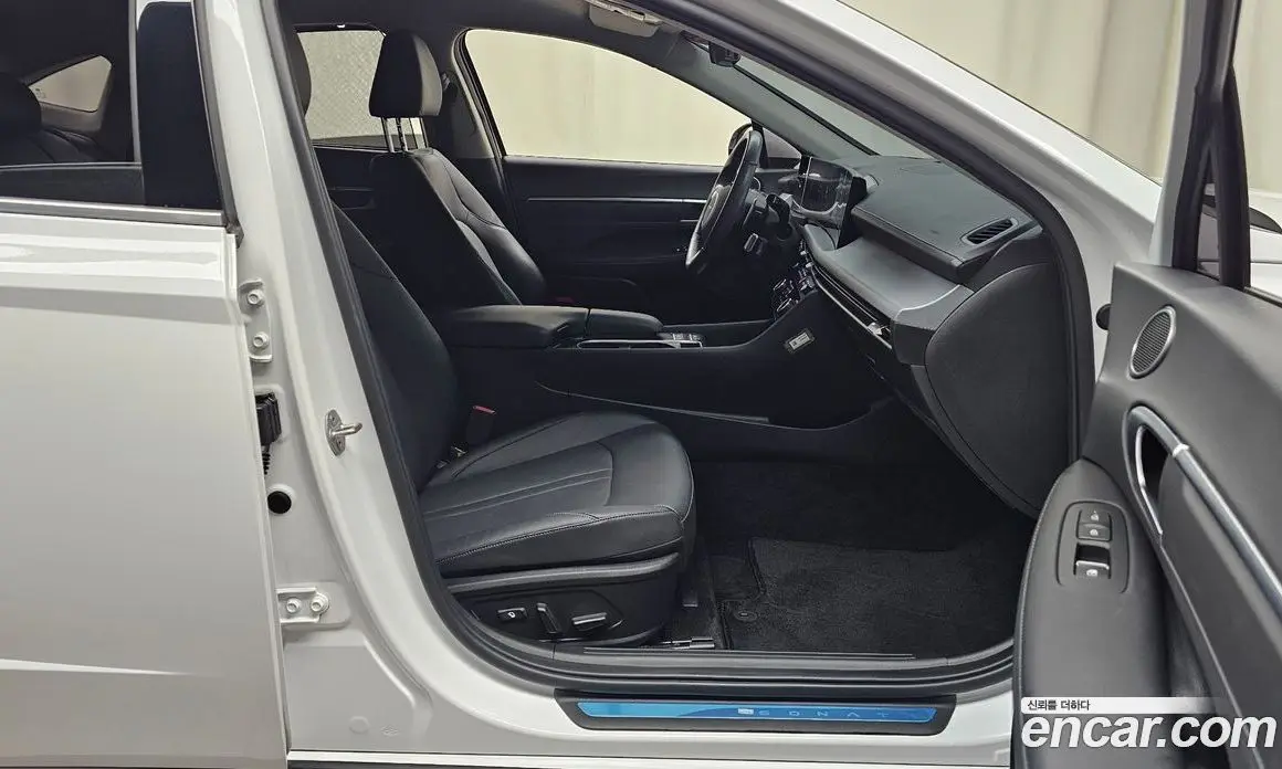 Hyundai Sonata 2023 1.6 автомат (гидро), фото 16