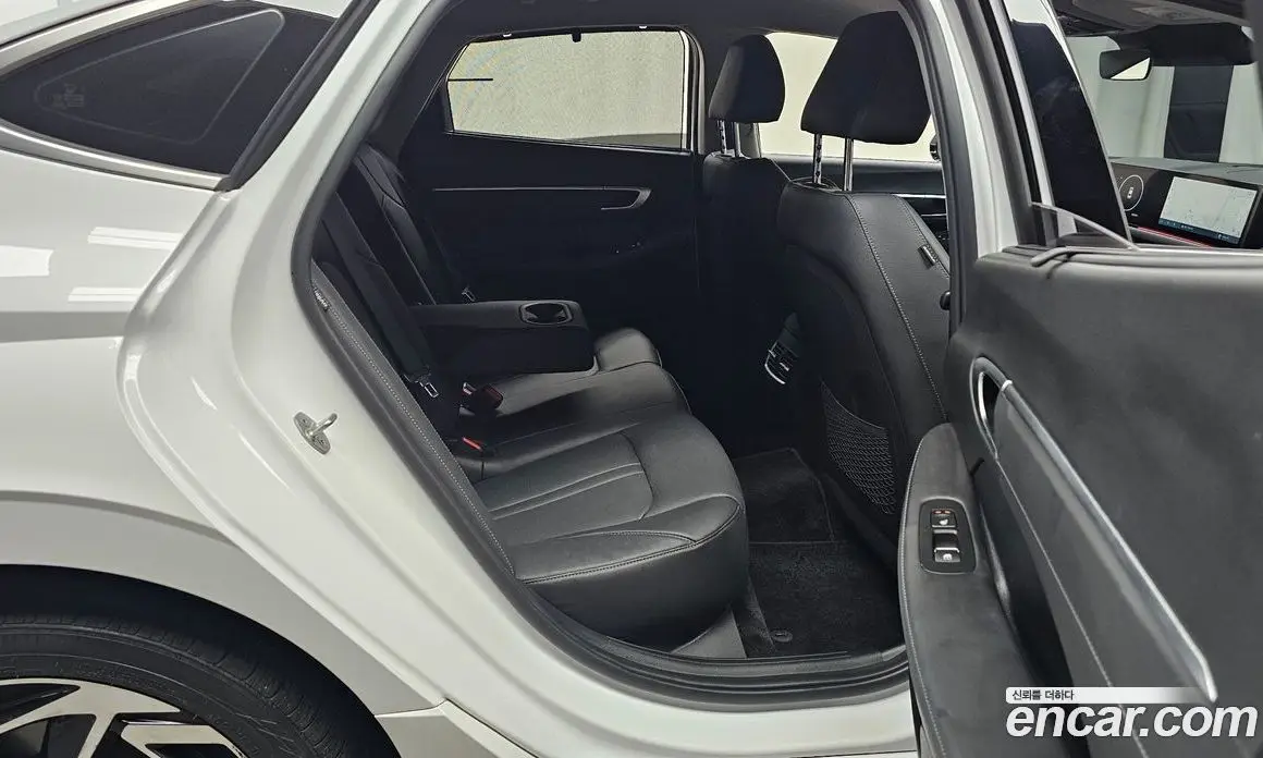 Hyundai Sonata 2023 1.6 автомат (гидро), фото 17