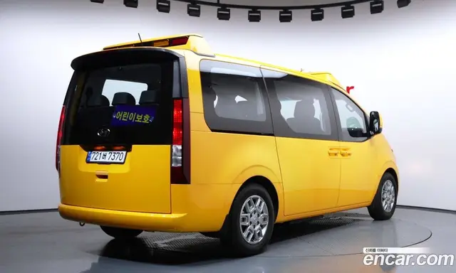 Hyundai Staria 2023 3.5 автомат (гидро), миниатюра 2