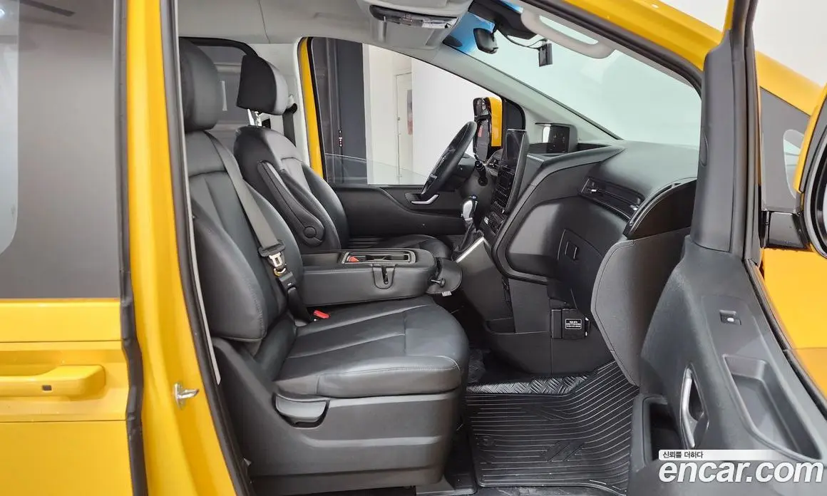 Hyundai Staria 2023 3.5 автомат (гидро), фото 13