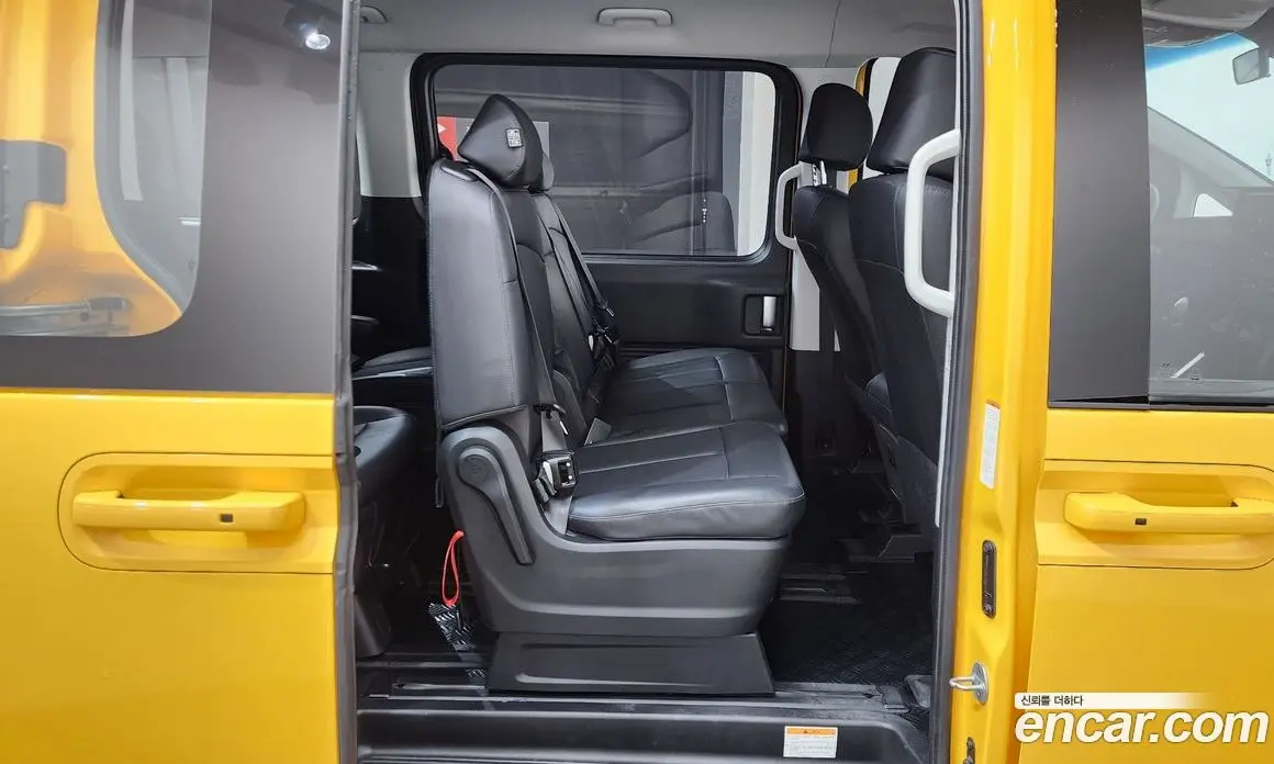 Hyundai Staria 2023 3.5 автомат (гидро), фото 16