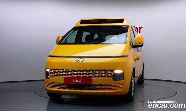 Hyundai Staria 2023 3.5 автомат (гидро), миниатюра 3