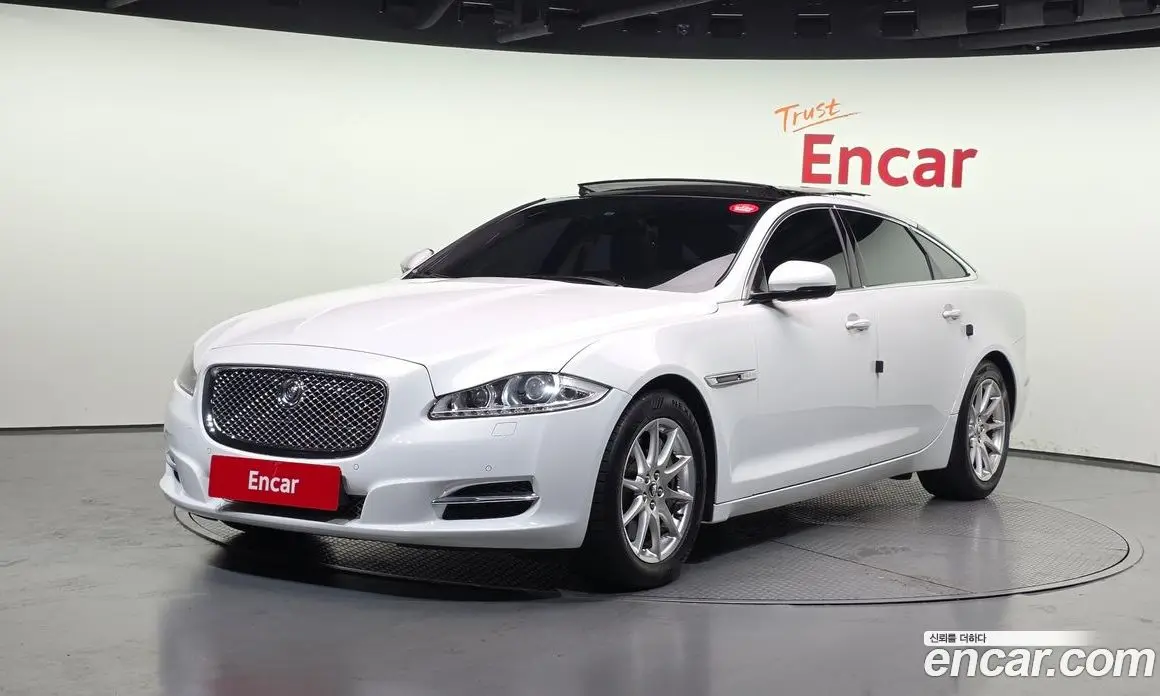 Jaguar XJ 2013 2.0 автомат (гидро), фото 1 Jaguar XJ 2013 2.0 автомат (гидро), фото 1
