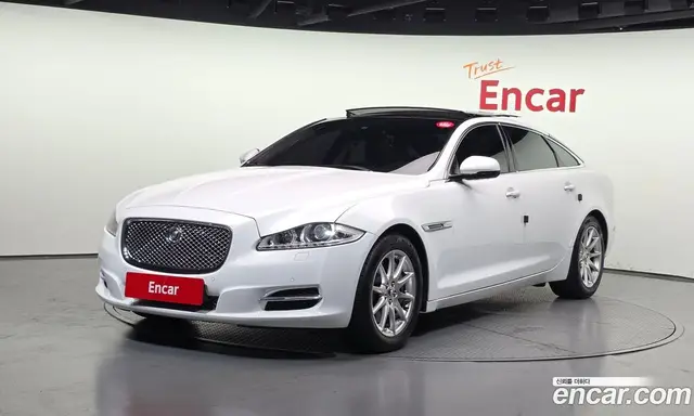Jaguar XJ 2013 2.0 автомат (гидро), миниатюра 1 Jaguar XJ 2013 2.0 автомат (гидро), миниатюра 1
