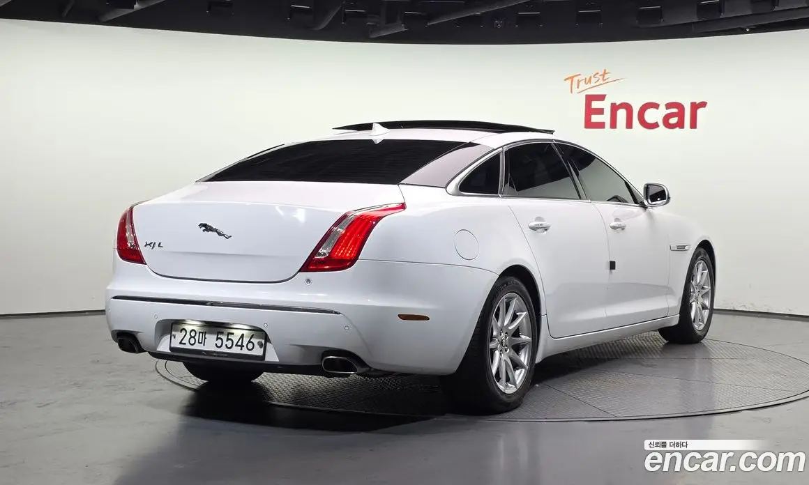 Jaguar XJ 2013 2.0 автомат (гидро), фото 2 Jaguar XJ 2013 2.0 автомат (гидро), фото 2