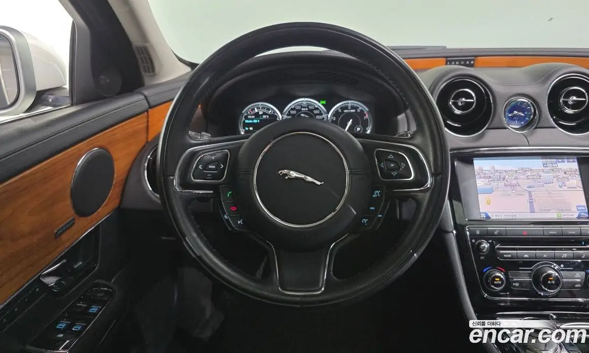Jaguar XJ 2013 2.0 автомат (гидро), фото 13 Jaguar XJ 2013 2.0 автомат (гидро), фото 13