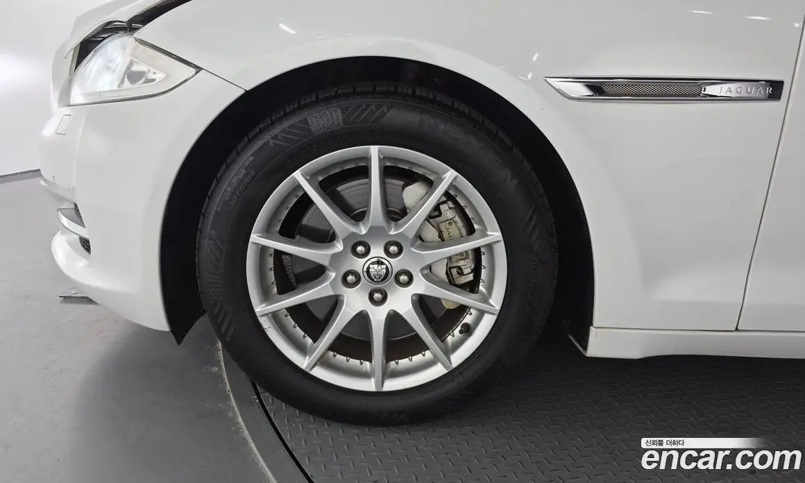 Jaguar XJ 2013 2.0 автомат (гидро), фото 5 Jaguar XJ 2013 2.0 автомат (гидро), фото 5