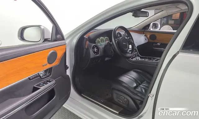 Jaguar XJ 2013 2.0 автомат (гидро), миниатюра 10 Jaguar XJ 2013 2.0 автомат (гидро), миниатюра 10