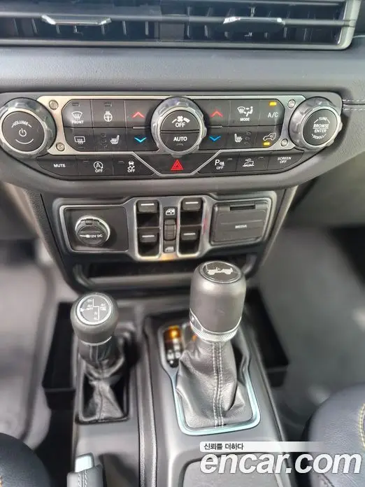 Jeep Wrangler 2024 2.0 автомат (гидро), фото 9