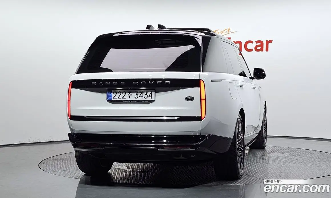Land Rover Range Rover 2023 4.4 автомат (гидро), фото 4