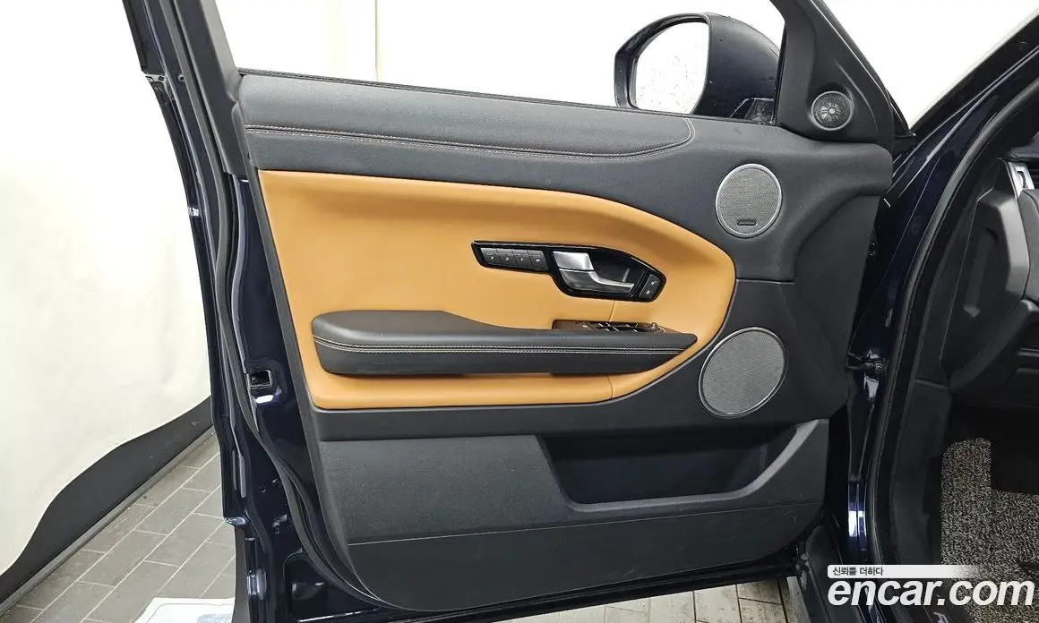 Land Rover Range Rover Evoque 2017 2.0 автомат (гидро), фото 14
