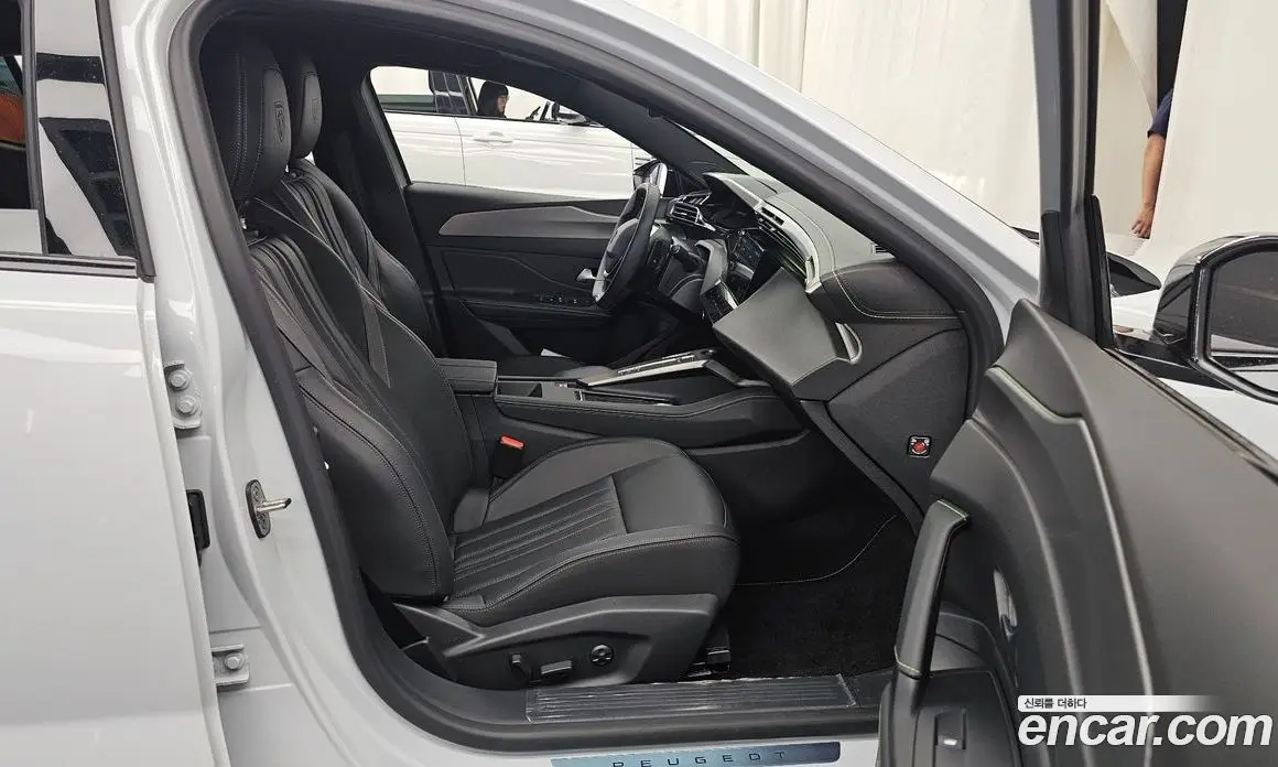 Peugeot 408 2025 1.2 автомат (гидро), фото 17