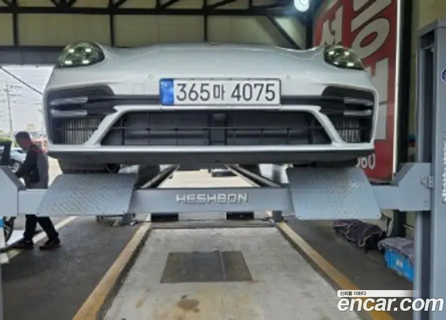 Porsche Panamera, 2023, 15 887 км