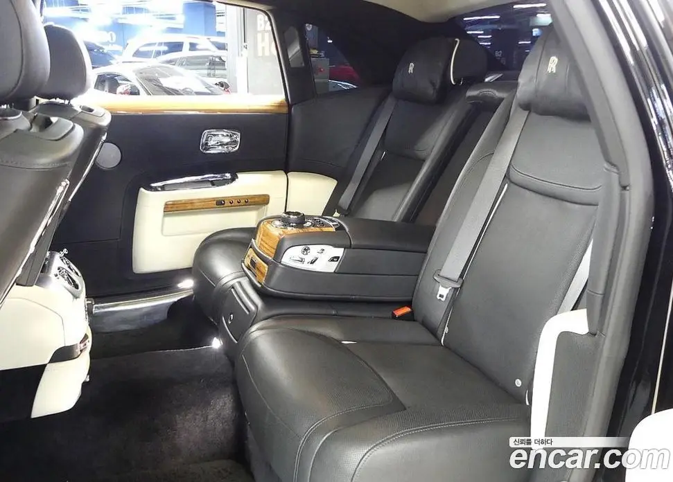 Rolls-Royce Ghost 2016 6.6 автомат (гидро), фото 18 Rolls-Royce Ghost 2016 6.6 автомат (гидро), фото 18