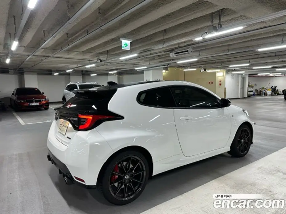 Toyota Yaris(Vitz) 2022 1.6 механика, фото 4 Toyota Yaris(Vitz) 2022 1.6 механика, фото 4
