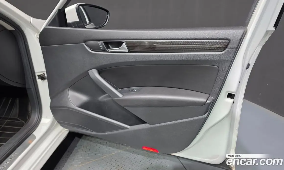 Volkswagen Passat 2014 1.8 автомат (гидро), фото 13