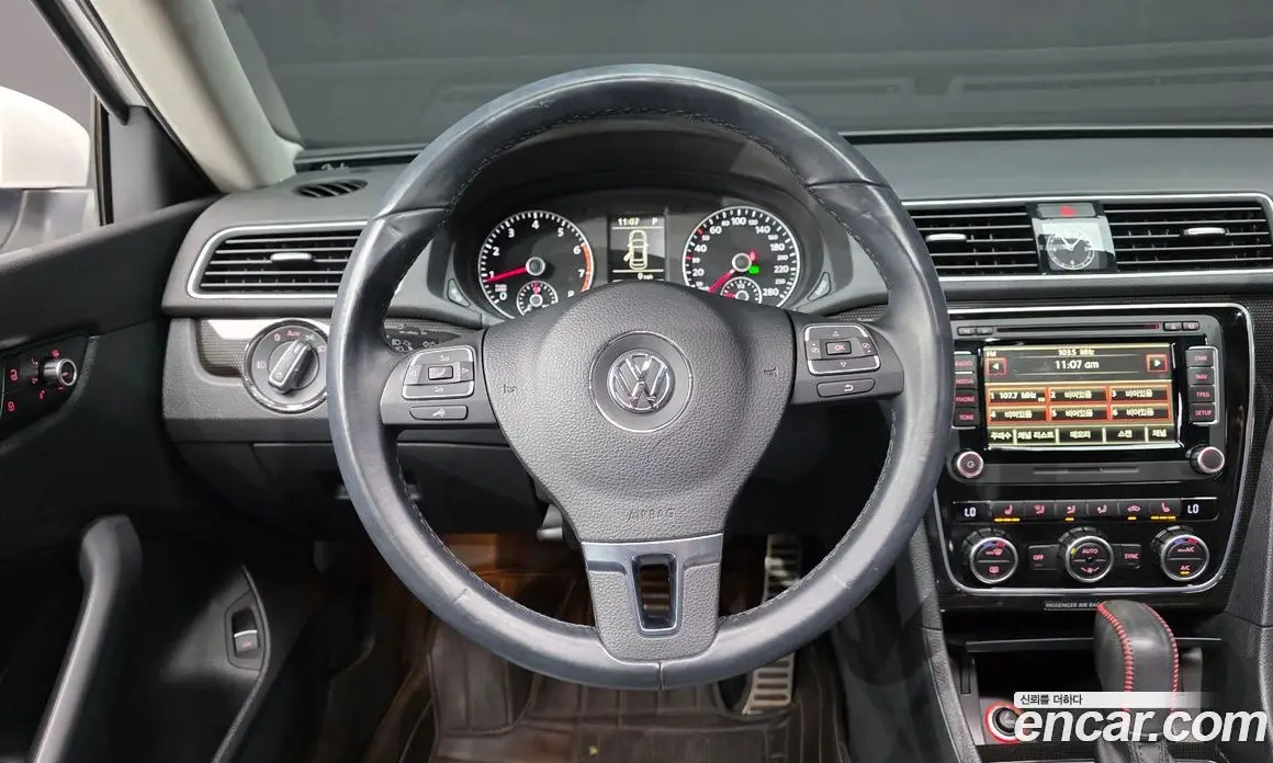 Volkswagen Passat 2014 1.8 автомат (гидро), фото 19