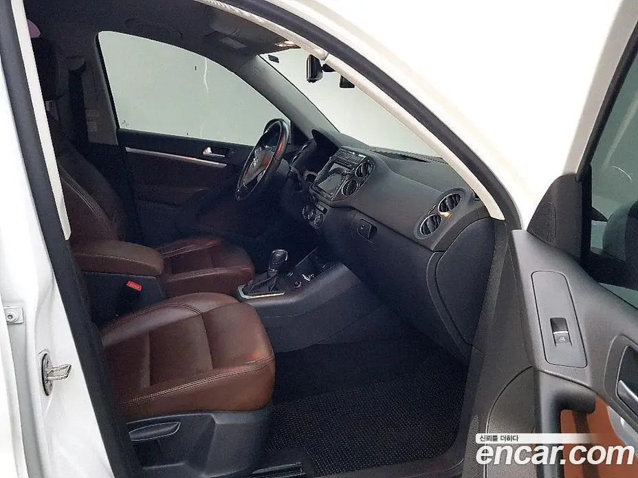 Volkswagen Tiguan 2015 2.0 автомат (гидро), фото 14
