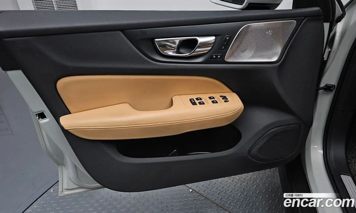 Volvo V60 2020 2.0 автомат (гидро), фото 13