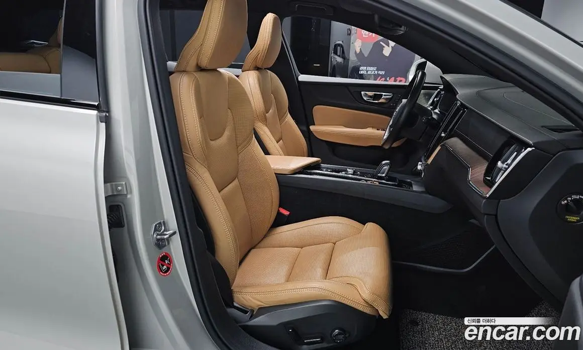Volvo V60 2020 2.0 автомат (гидро), фото 15