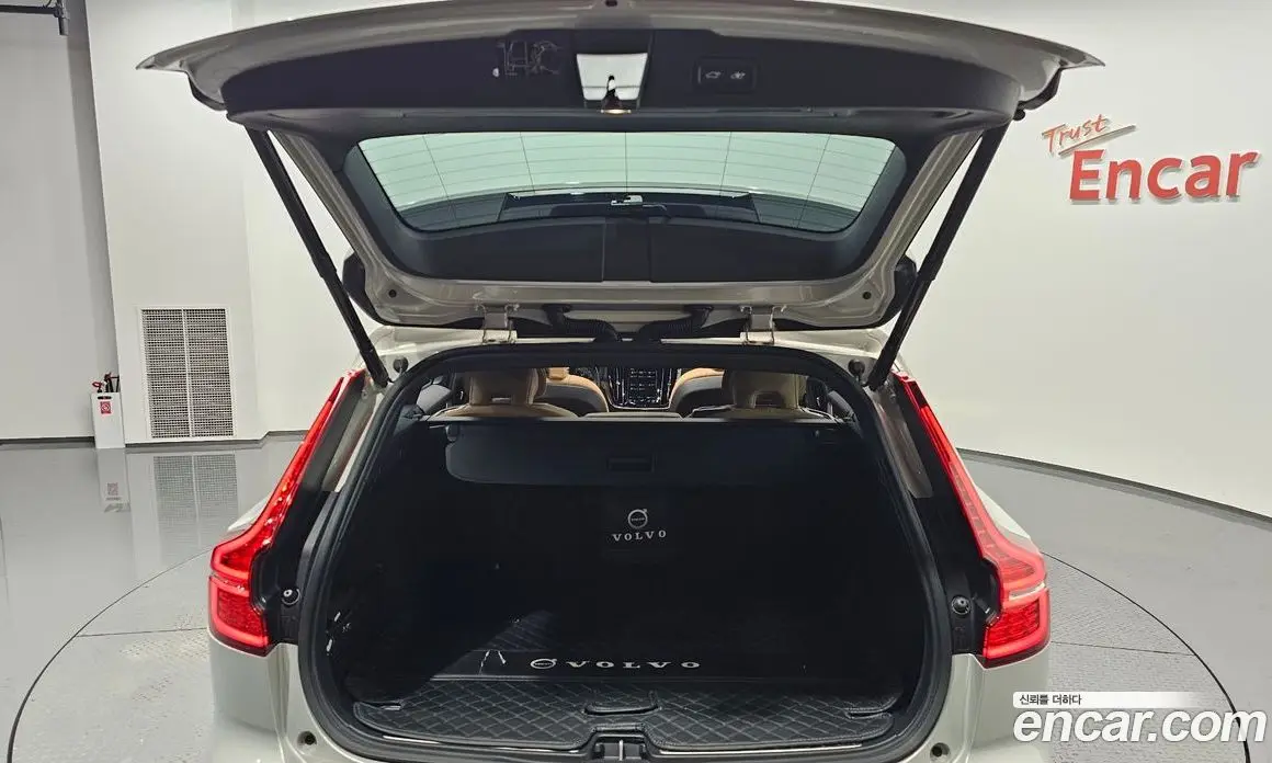 Volvo V60 2020 2.0 автомат (гидро), фото 36
